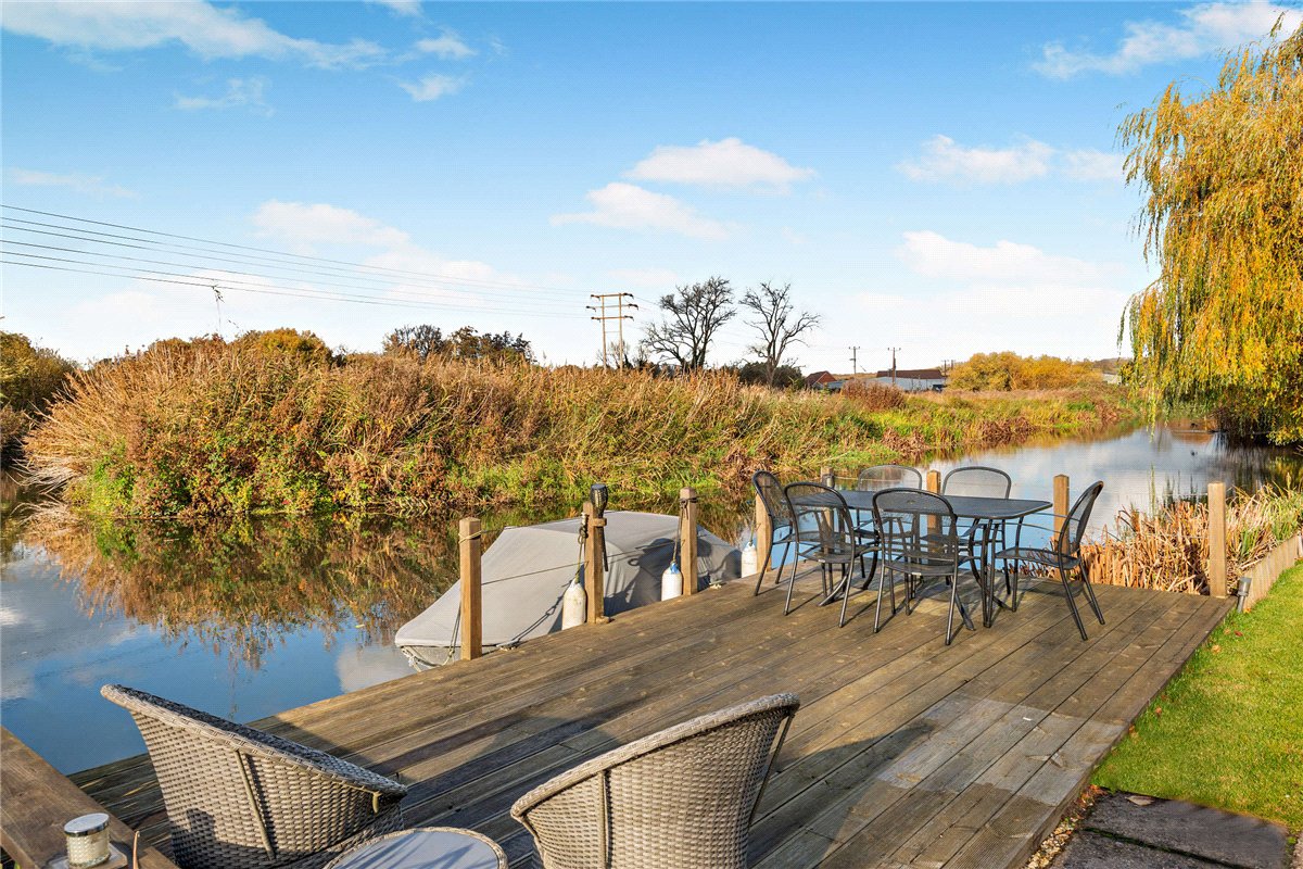 3 bedroom House, Crookham Hill, Thatcham, RG19 - Available, Image 2