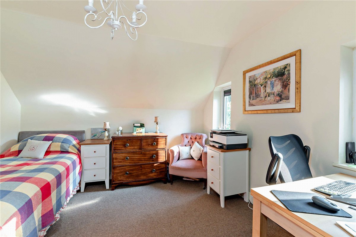 5 bedroom House, Burys Bank Road, Crookham Common, RG19 - Available, Image 12