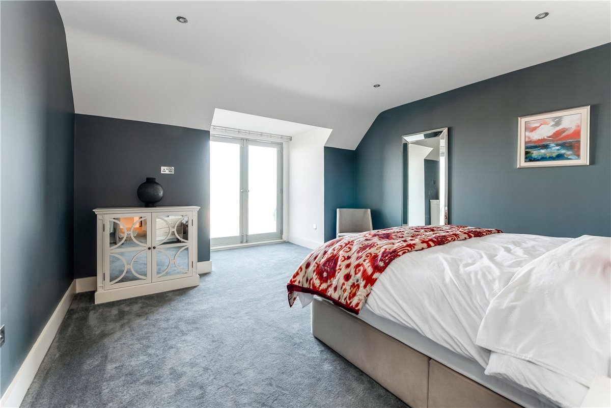 3 bedroom Flat, Farne House, 12 Crewe Street, NE68 - Available, Image 10