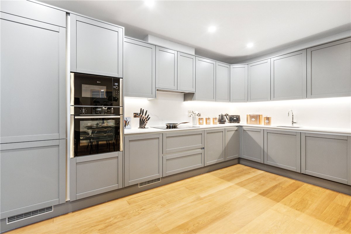 2 bedroom Maisonette, Woods Mews, Mayfair, W1K - Available, Image 7