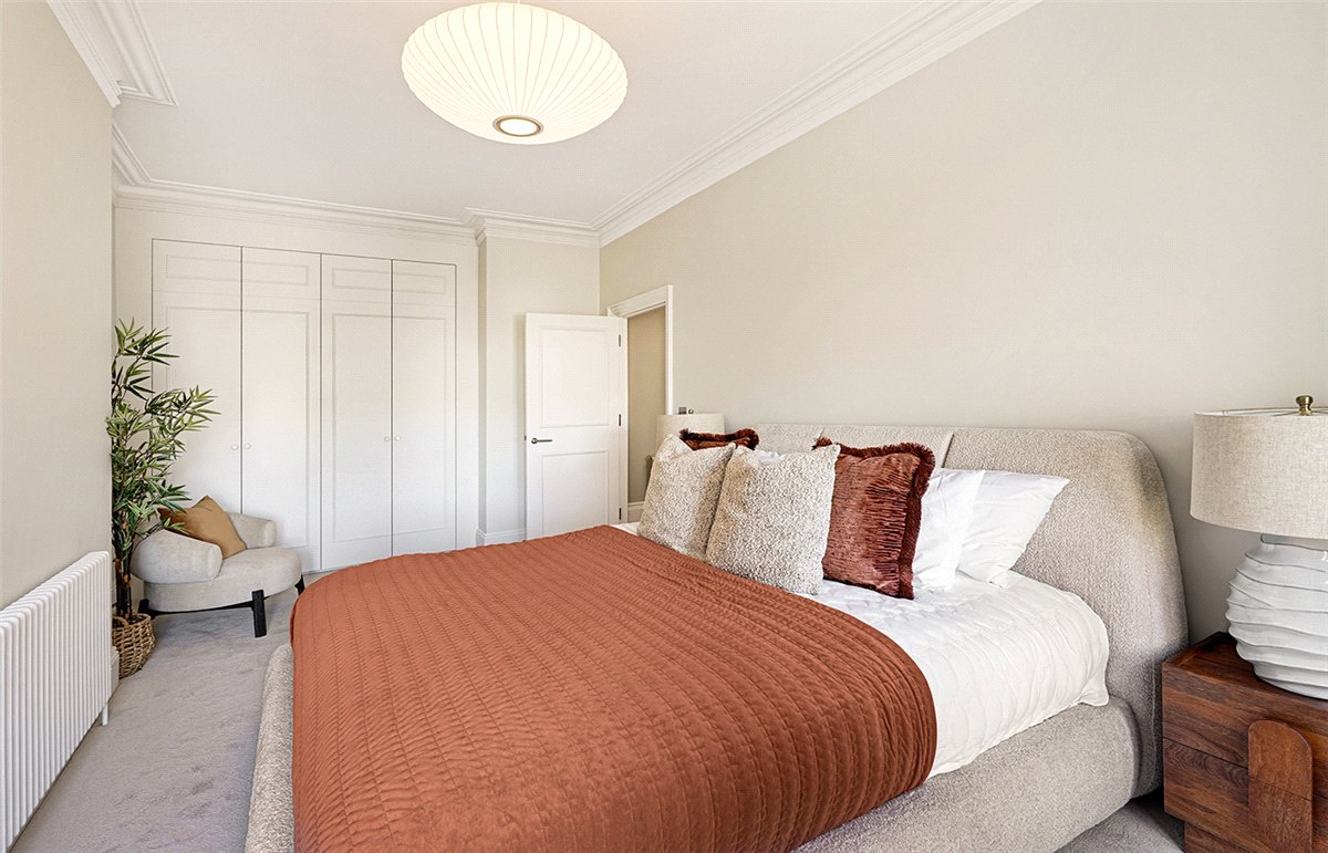 4 bedroom Flat, St Georges Court, Gloucester Road, SW7 - Available, Image 3