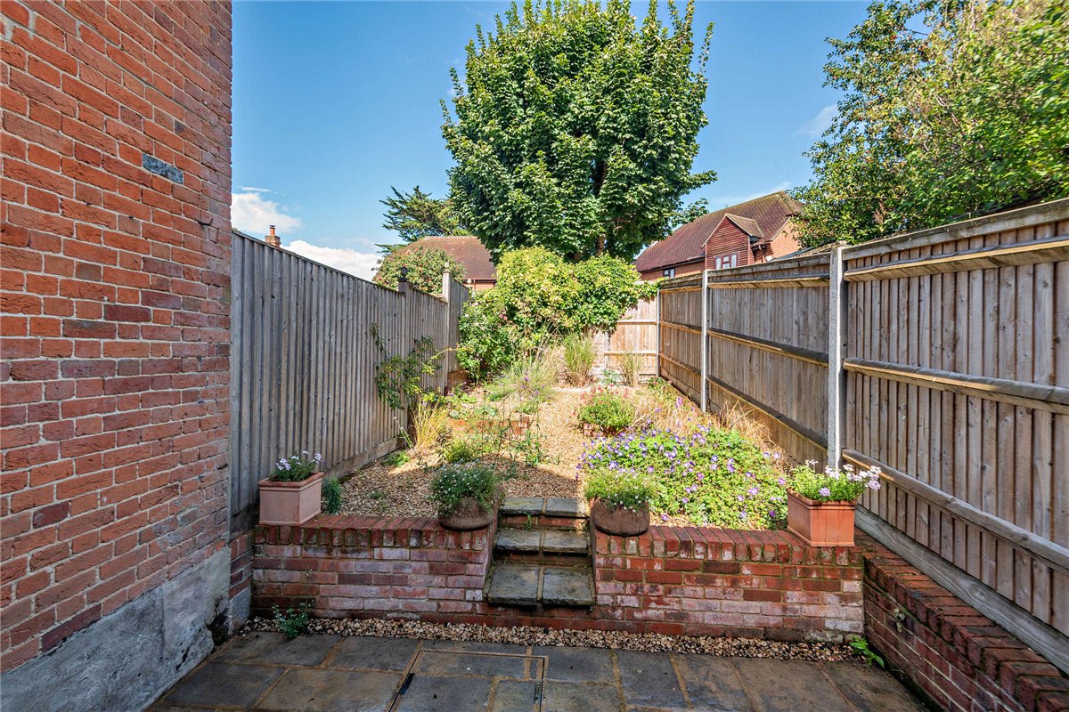 3 bedroom House, Phoenix Court, Kingsclere, RG20 - Available, Image 17
