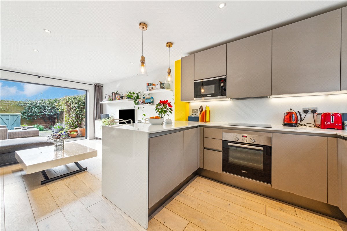 2 bedroom House, St. Peter's Close, London, SW17 - Sold, Image 8