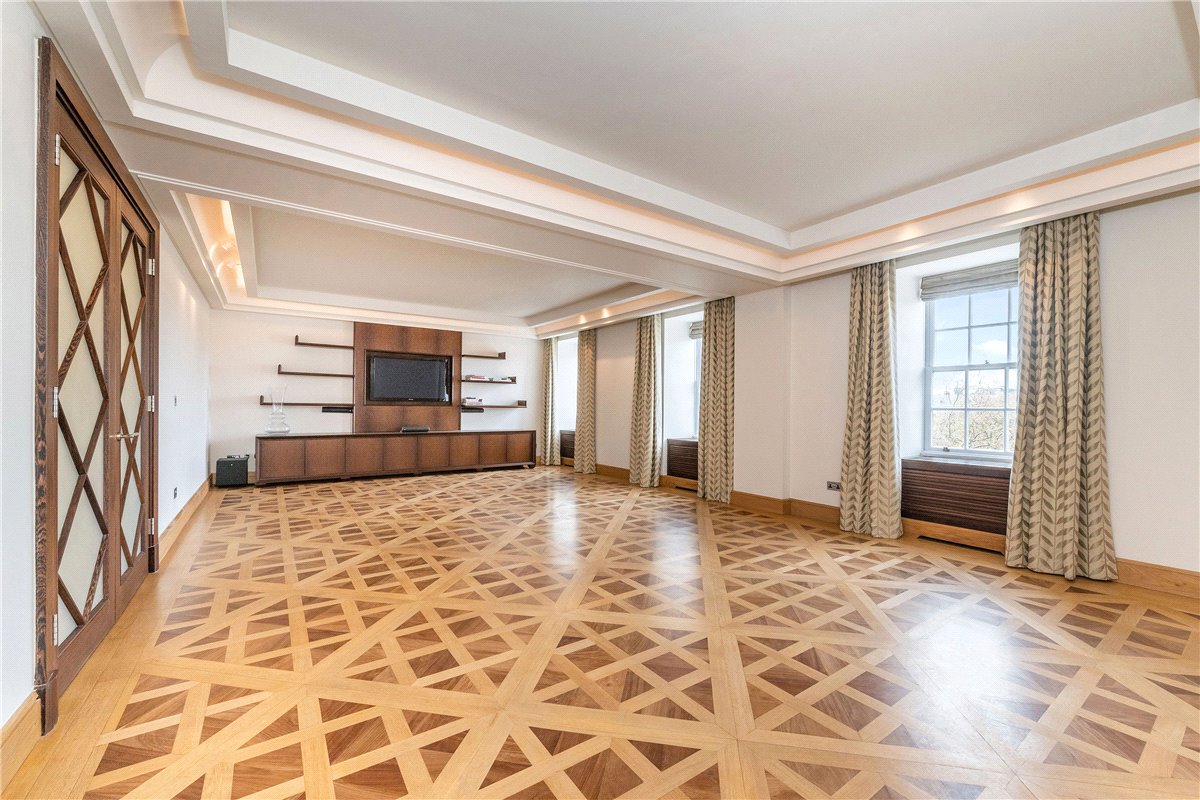 3 bedroom Flat, Grosvenor Square, Mayfair, W1K - Available, Image 10