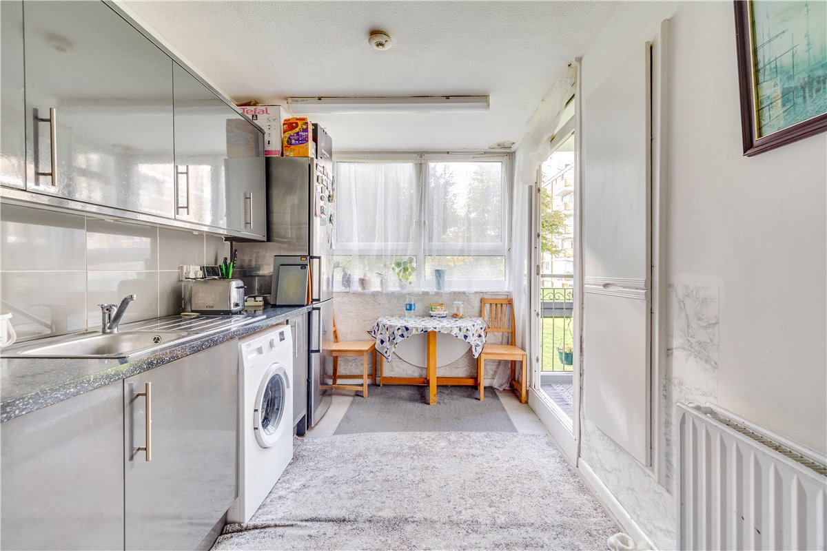 2 bedroom Flat, Winterfold Close, London, SW19 - Sold, Image 5