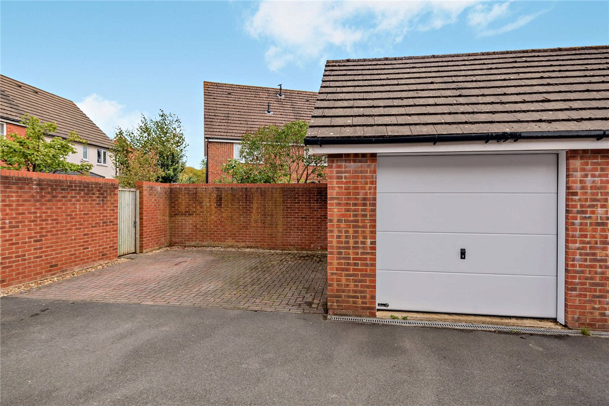 3 bedroom House, Urquhart Road, Thatcham, RG19 - Available, Image 19