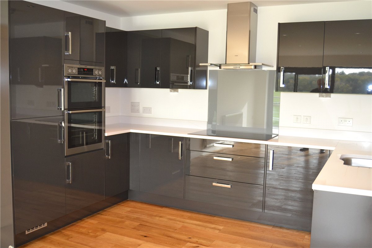 2 bedroom Flat, Kingman Way, Newbury, RG14 - , Image 7