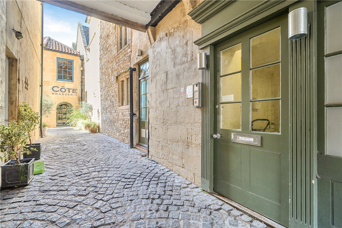 3 bedroom Flat, Milsom Place, Bath, BA1 - Available