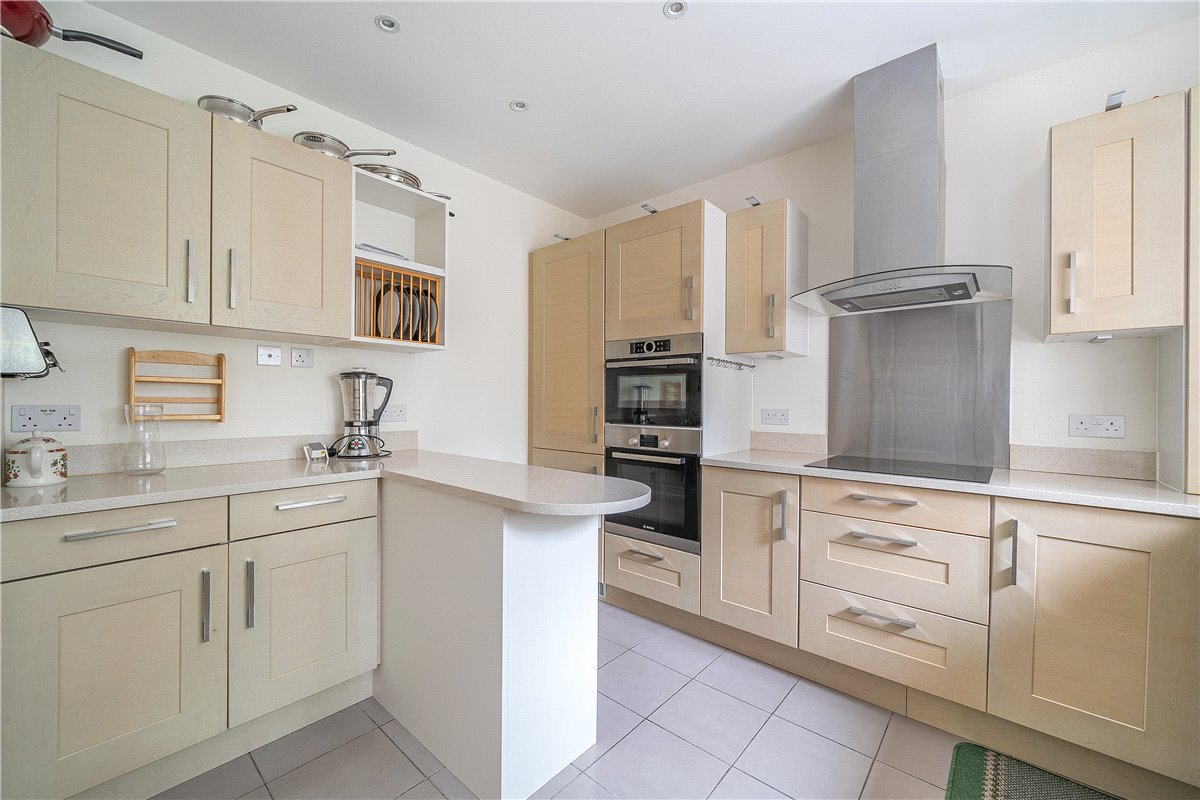 3 bedroom House, Priory Court, Marlborough, SN8 - Available, Image 6