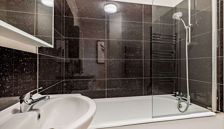 2 bedroom Flat, Fulham Road, Chelsea, SW3 - Available, Image 1