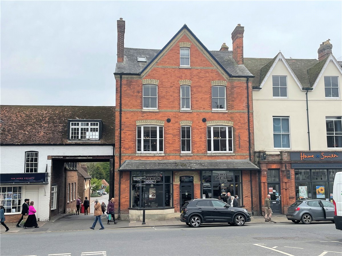 1 bedroom Flat, High Street, Marlborough, SN8 - Let Agreed