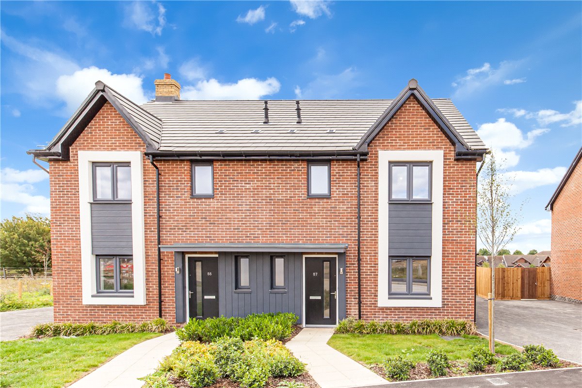 3 bedroom House, Wheatfield Drive, Witney, OX29 - 