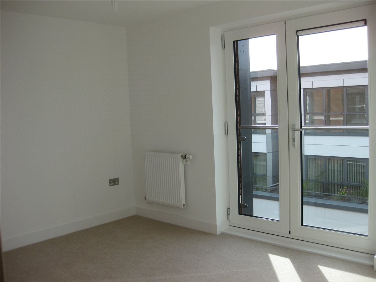 2 bedroom Flat, Park Way, Newbury, RG14 - , Image 3