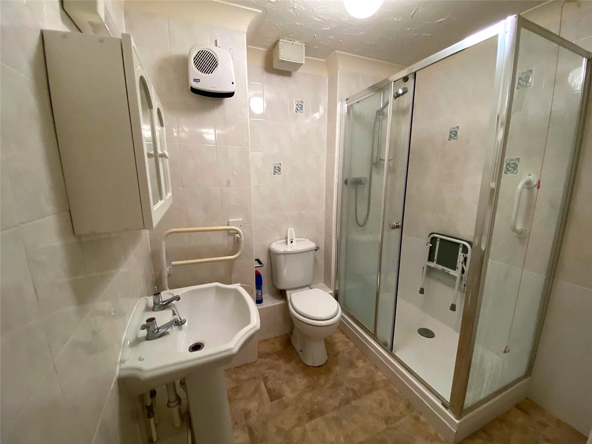 1 bedroom Flat, Kelham Gardens, Marlborough, SN8 - , Image 4