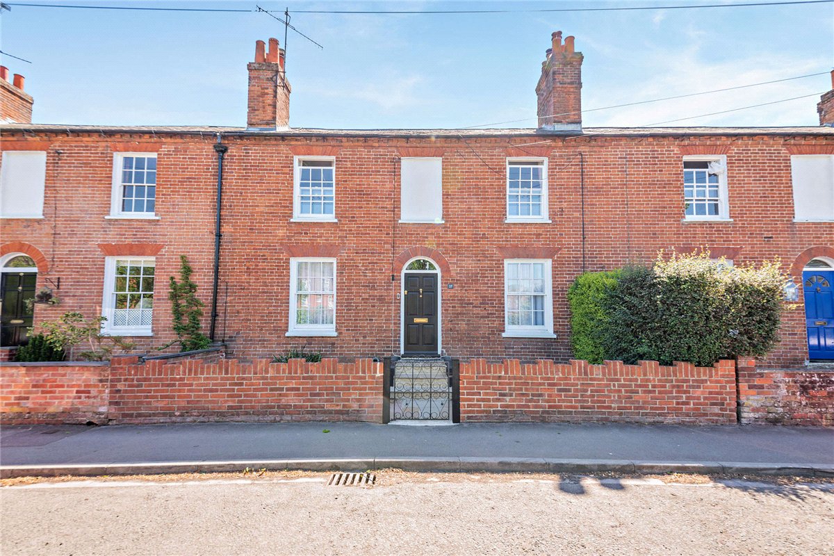 3 bedroom House, Shaw Road, Newbury, RG14 - Sold STC