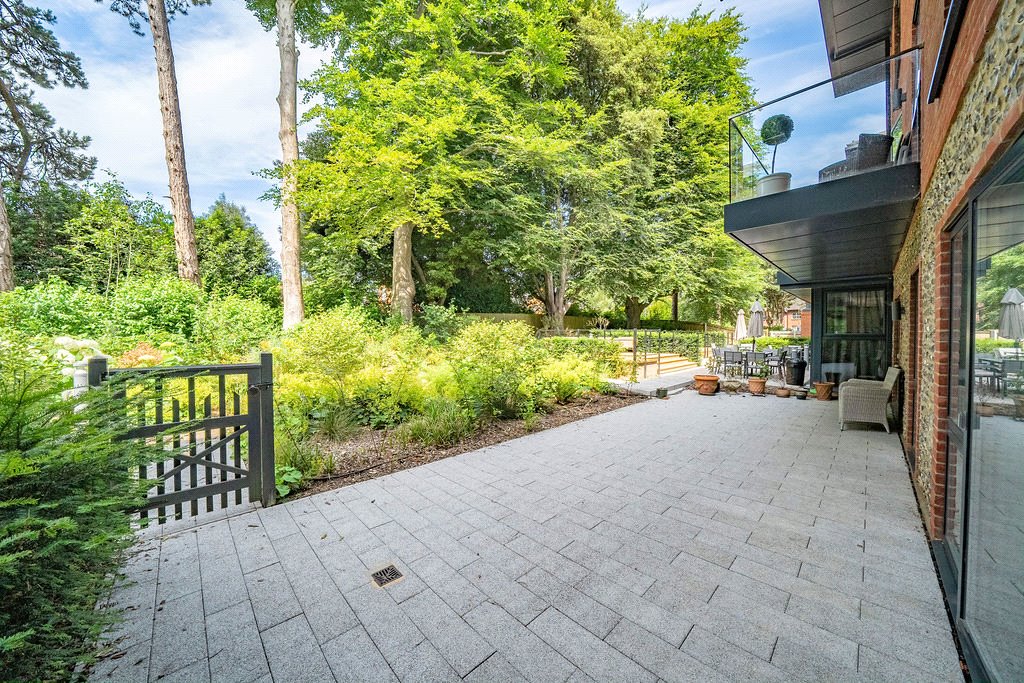 2 bedroom Flat, Holts Court, Sarum Road, SO22 - Sold STC, Image 10