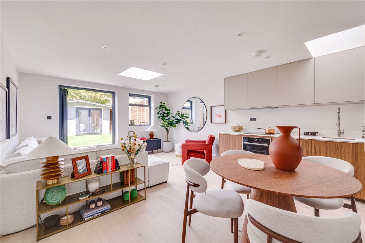 2 bedroom Flat, Standen Road, London, SW18 - Sold STC