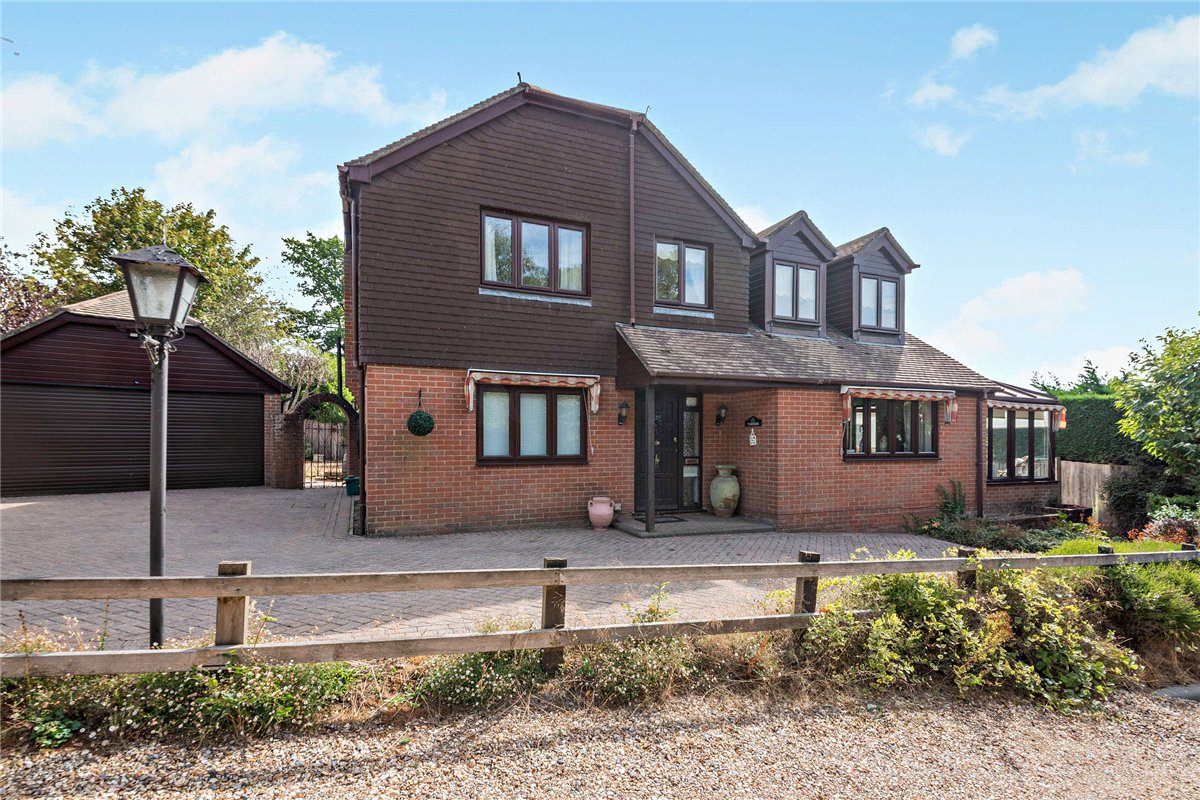 4 bedroom House, Harewood Drive, Cold Ash, RG18 - Available