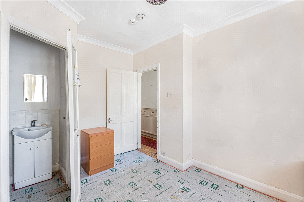 2 bedroom Bungalow, Herlwyn Avenue, Ruislip, HA4 - Available, Image 9