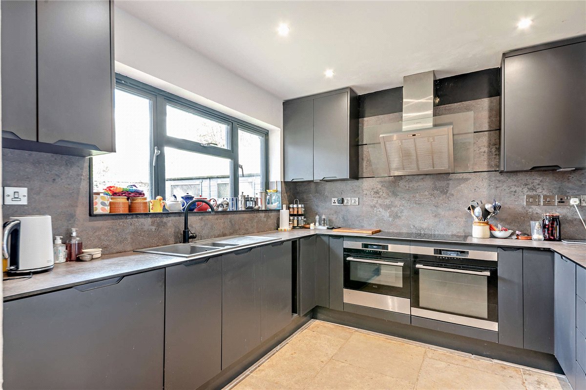 5 bedroom House, Gore End, Newbury, RG20 - Available, Image 3