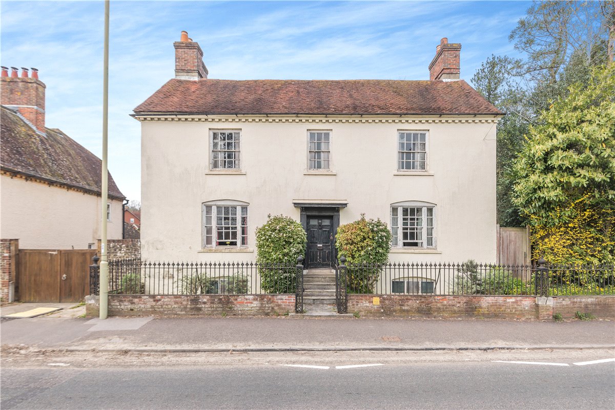 4 bedroom House, Station Road, Petersfield, GU31 - Sold