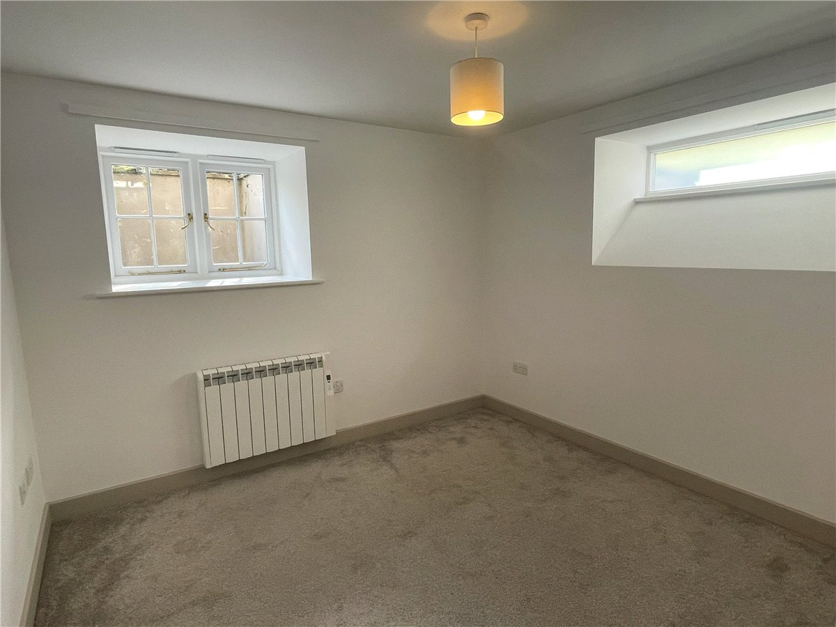 3 bedroom Flat, St. Gluvias, Penryn, TR10 - Available, Image 10