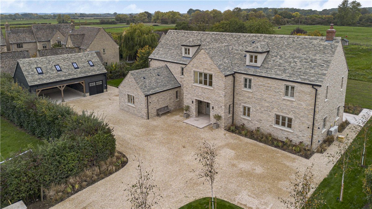 5 bedroom House, Lower End, Alvescot, OX18 - Available