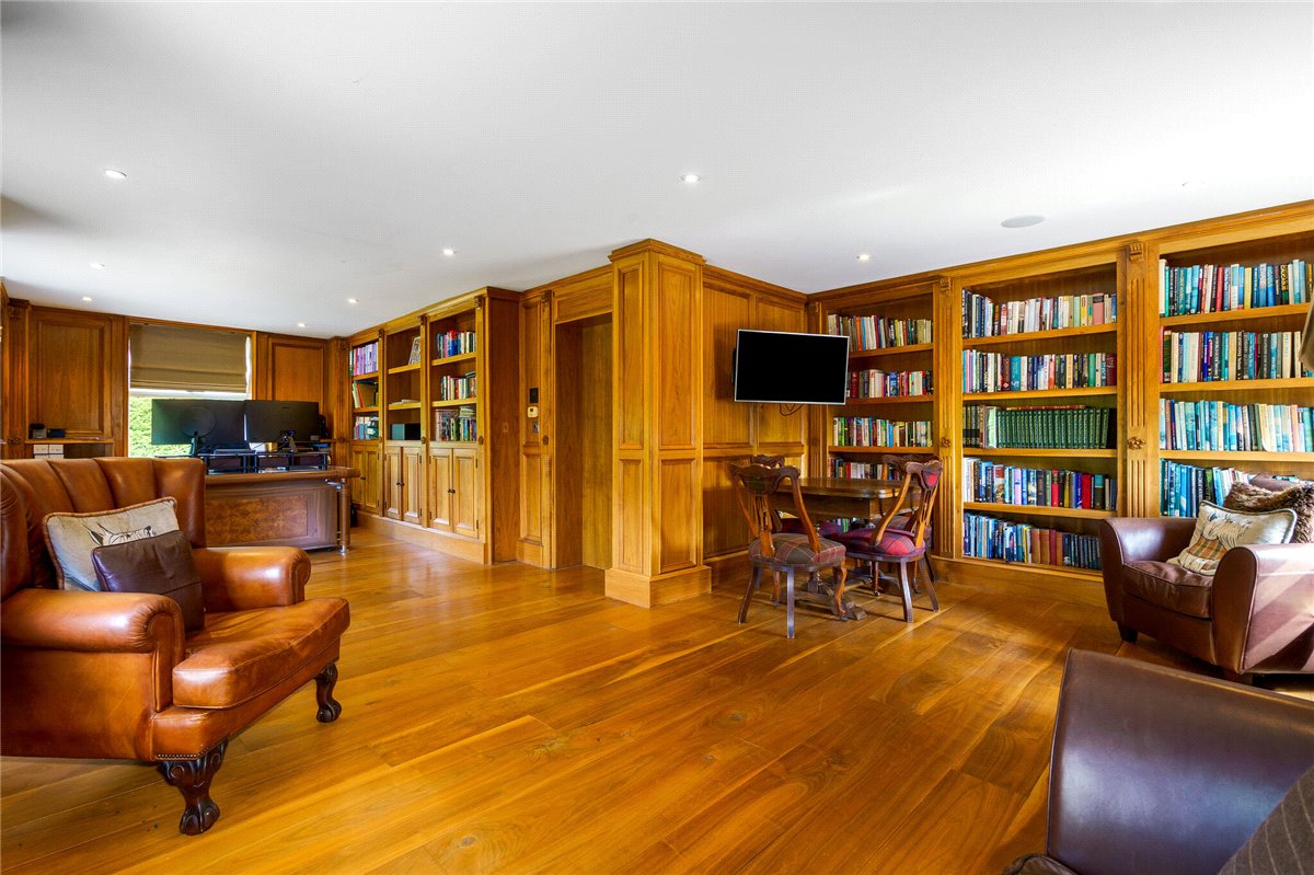 6 Bedroom Single Family Home/House's Image 17
