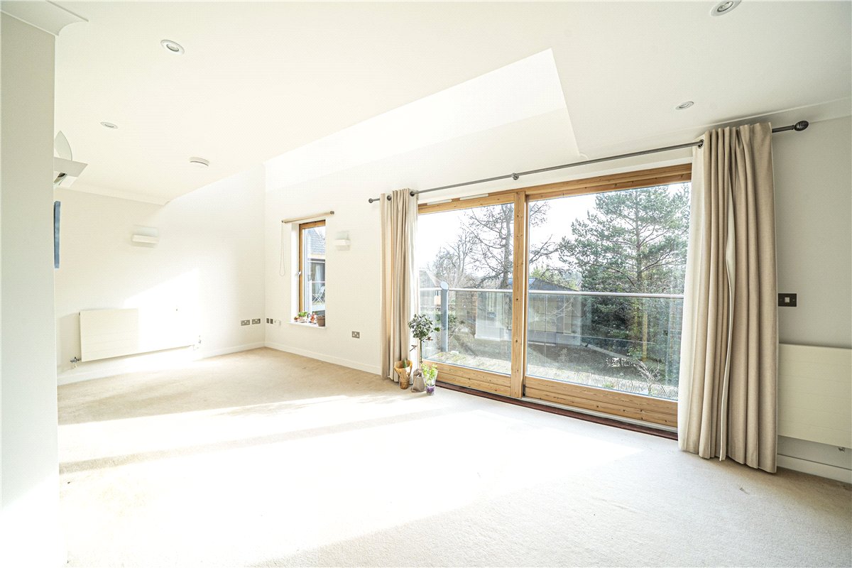 3 bedroom Flat, Bereweeke Road, Winchester, SO22 - Sold STC, Image 2