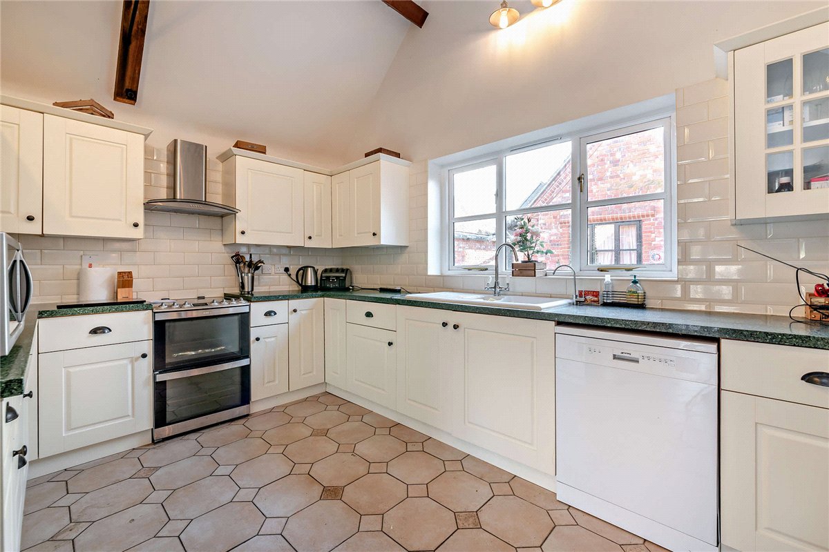 4 bedroom House, Hambridge Lane, Newbury, RG14 - Available, Image 13