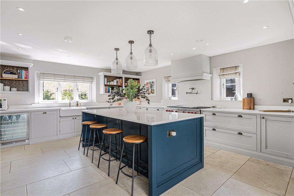 6 bedroom House, Lower End, Alvescot, OX18 - Available, Image 2