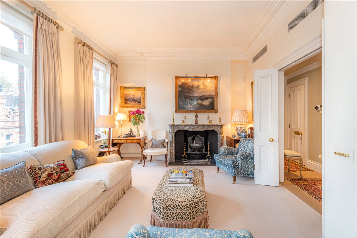 2 bedroom Flat, Mount Street, Mayfair, W1K - Available, Image 6
