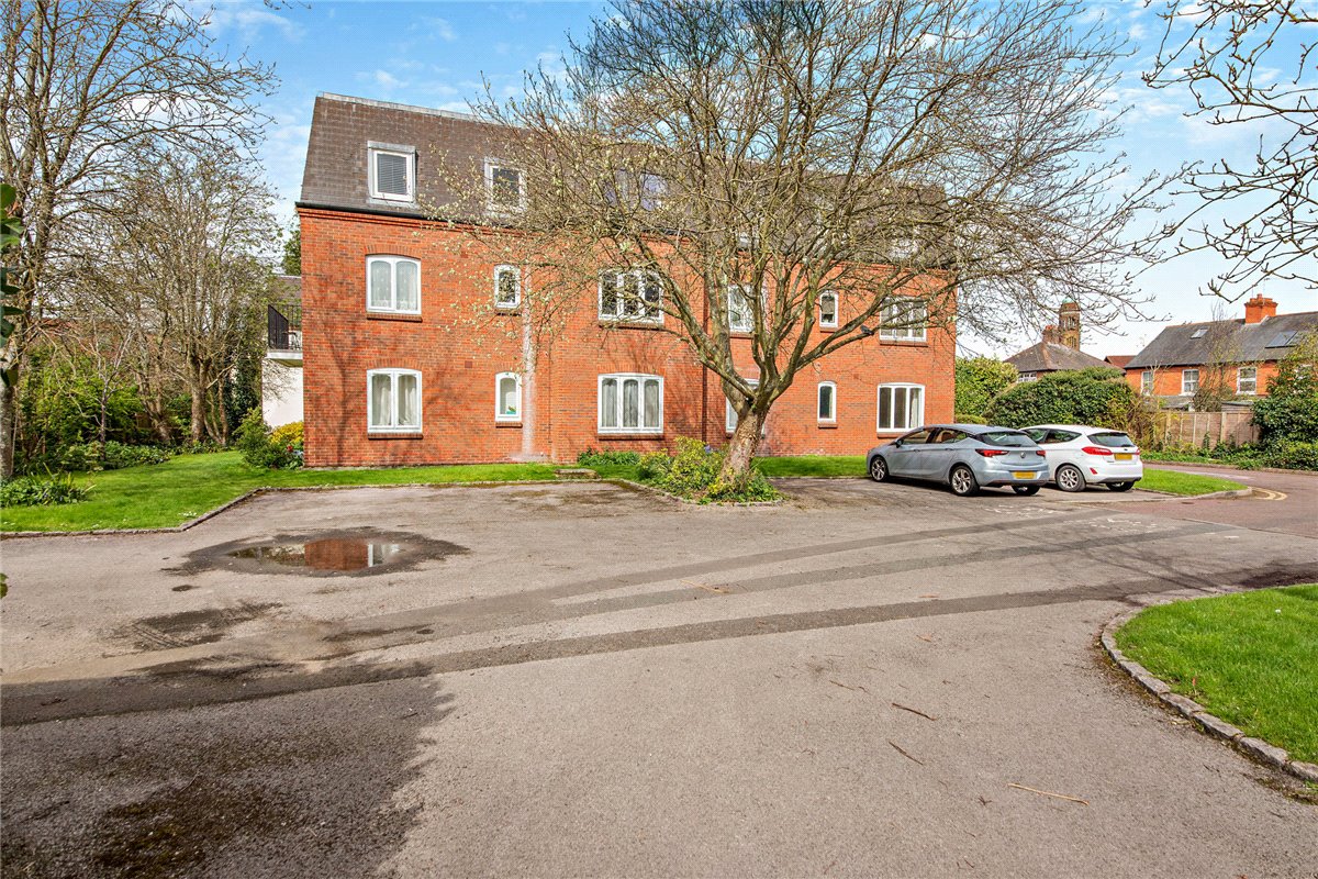 2 bedroom Flat, Victoria Gardens, Newbury, RG14 - Sold STC