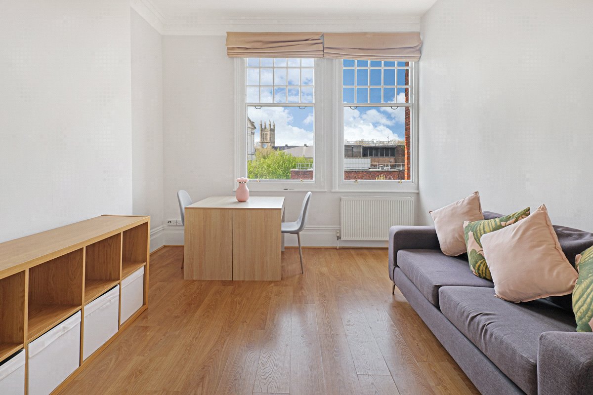 2 bedroom Flat, Egerton Gardens, Knightsbridge, SW3 - Available, Image 1