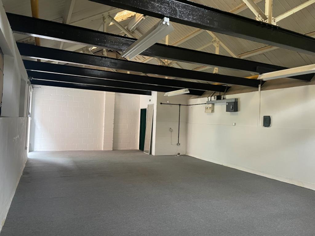 966 Sq Ft, Bath Road, Devizes, SN10 - Available, Image 2