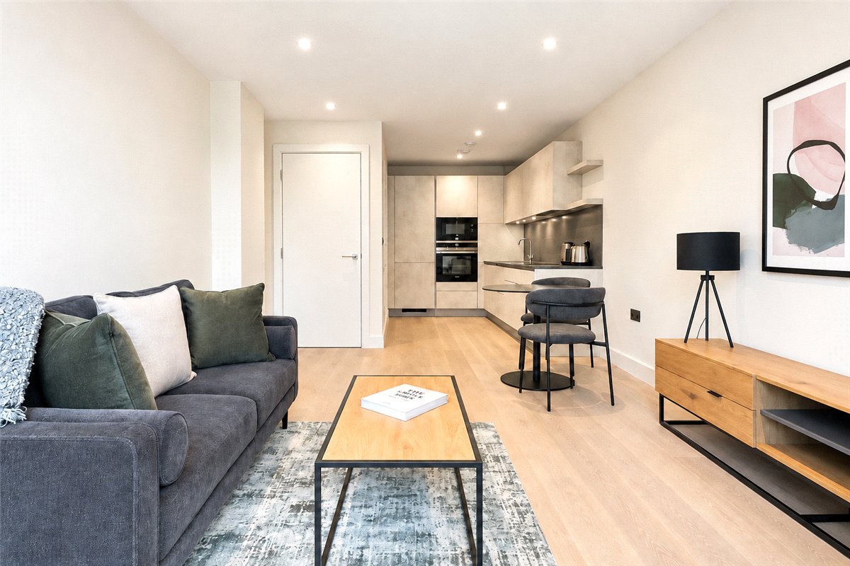1 bedroom Flat, Broomhouse Lane, London, SW6 - Available, Image 1