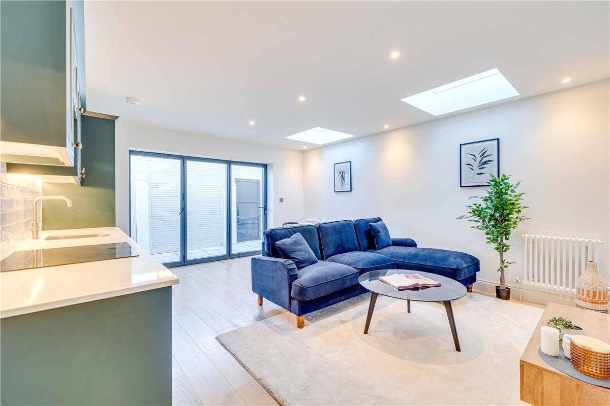 2 bedroom Flat, Quicks Road, London, SW19 - Sold
