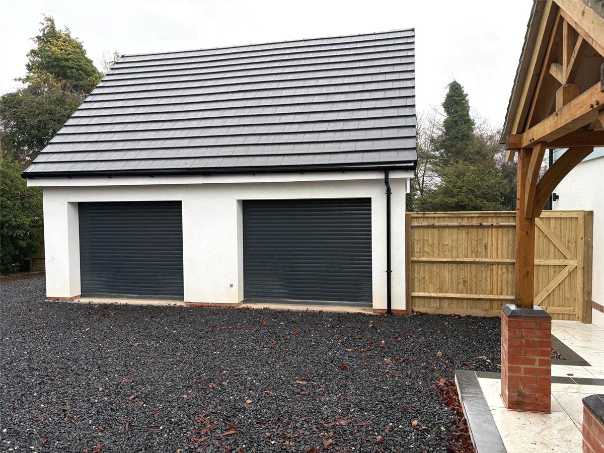 5 Bedroom Single Family Home/House's Image 3