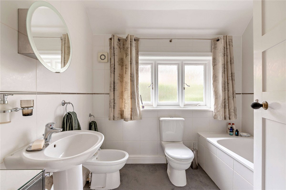5 bedroom House, Andover Road, Newbury, RG14 - Available, Image 15
