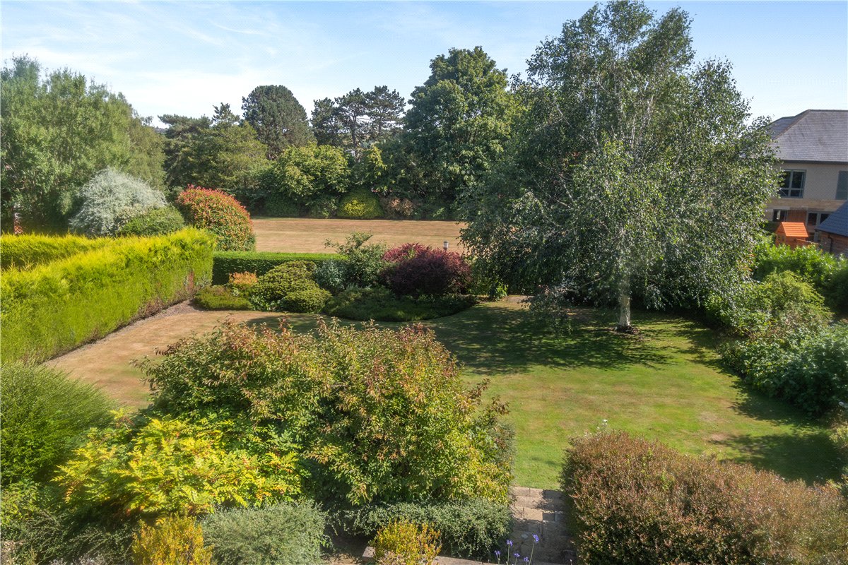 4 bedroom House, Rossett Green Lane, Harrogate, HG2 - Available, Image 1
