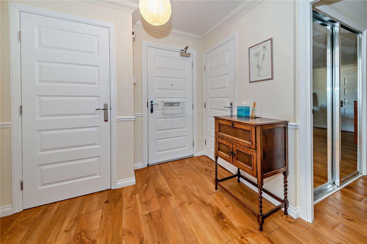 2 bedroom Flat, West Street, Newbury, RG14 - Available, Image 5