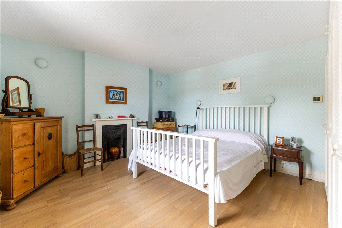 4 bedroom House, Salisbury Road, Marlborough, SN8 - Available, Image 14