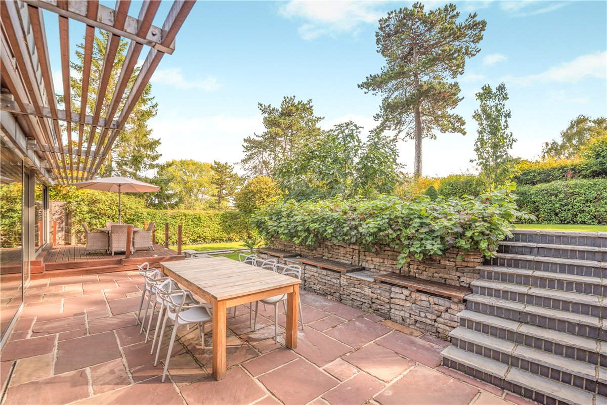 3 bedroom House, Grange Close, Winchester, SO23 - Available, Image 1