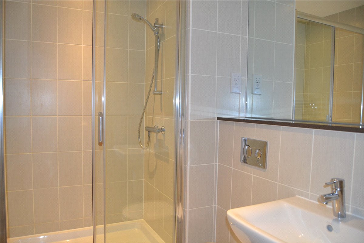 2 bedroom Flat, Racecourse Road, Newbury, RG14 - , Image 6