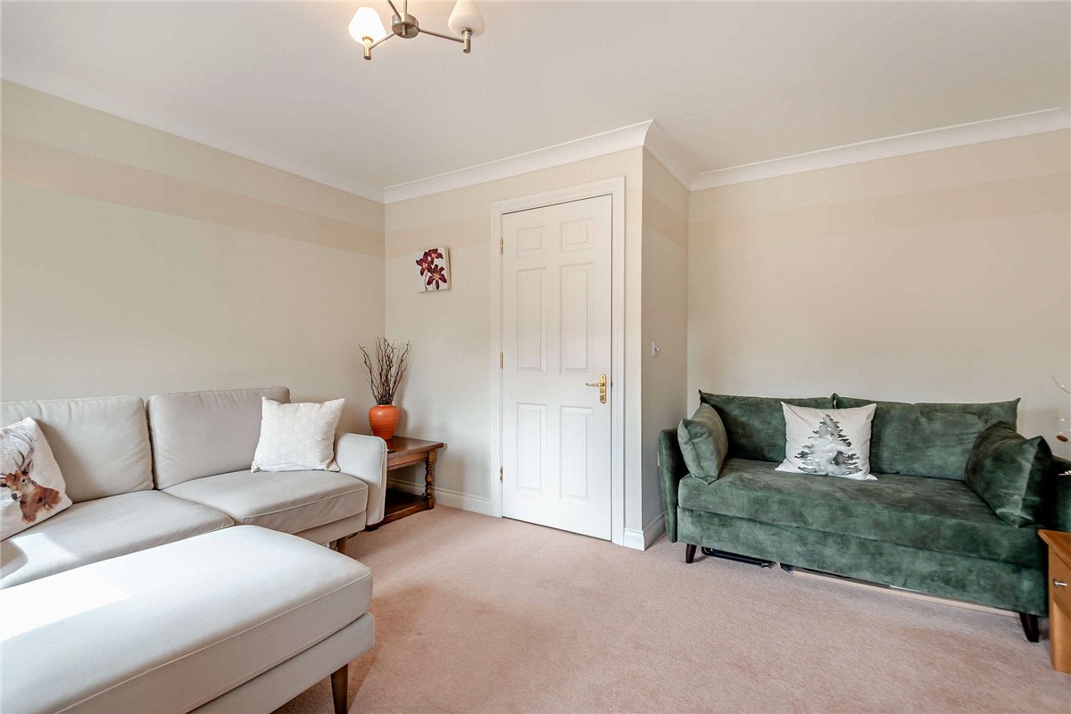 3 bedroom House, Urquhart Road, Thatcham, RG19 - Available, Image 7