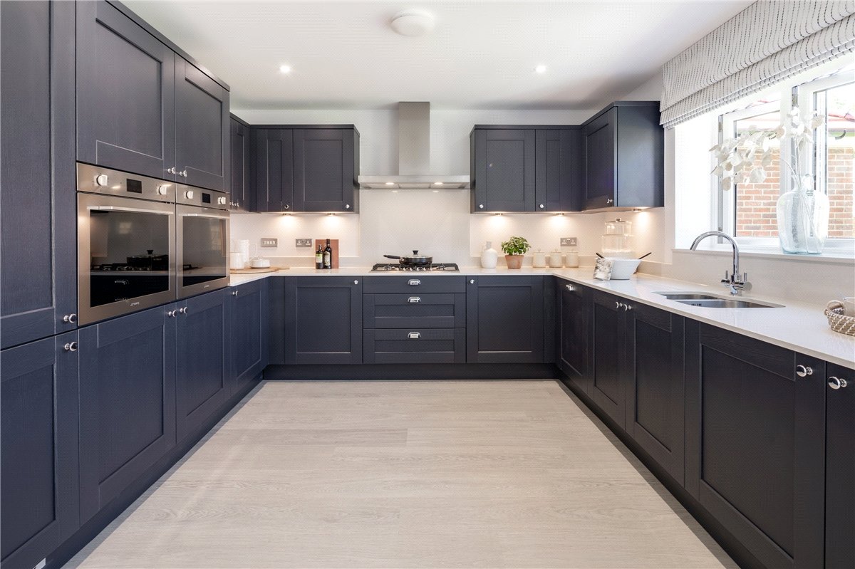 5 bedroom House, Bishops Green, Newbury, RG20 - Available, Image 2