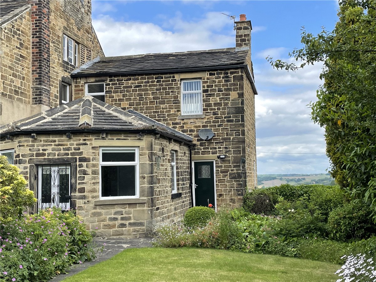 2 bedroom Cottage, Kirkgate, Hanging Heaton, WF17 - 
