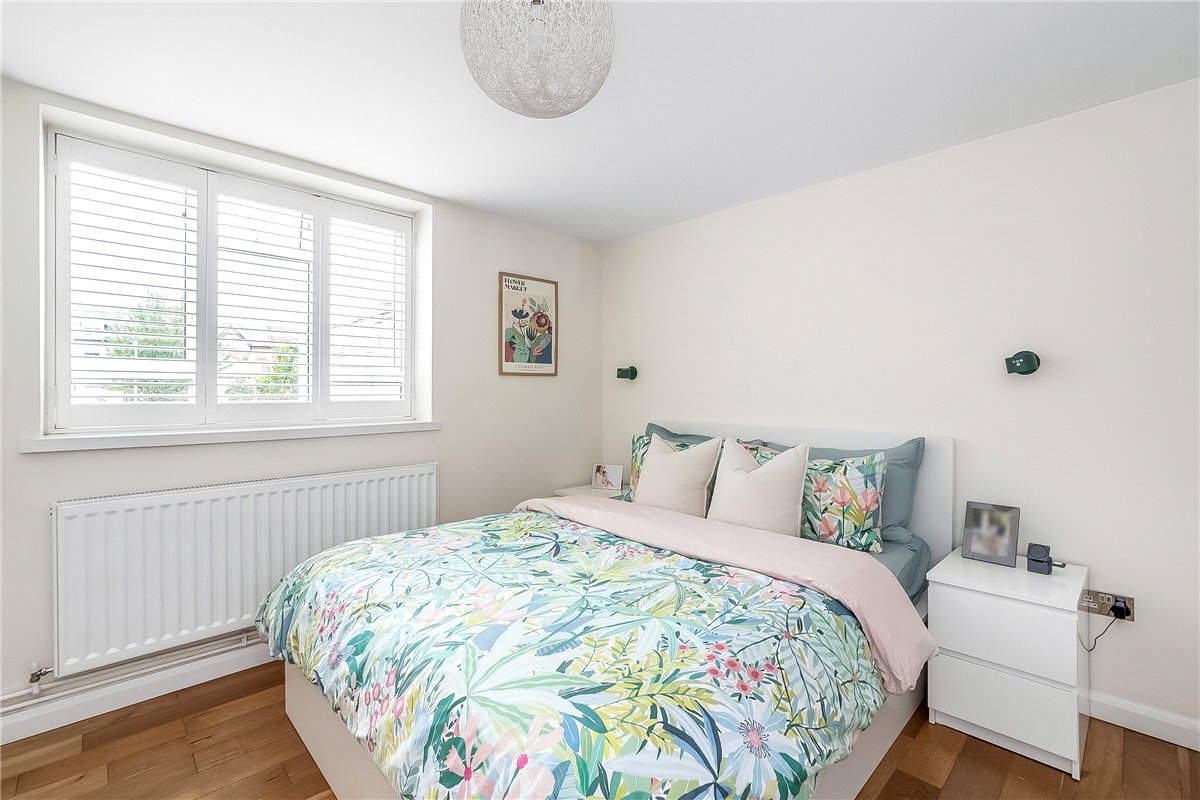 2 bedroom Flat, St. James's Close, London, SW17 - Available, Image 9