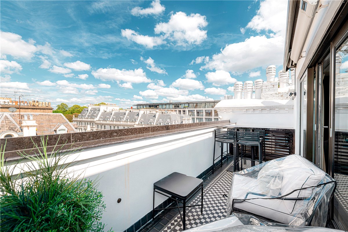 3 bedroom Flat, Prince of Wales Terrace, London, W8 - Available, Image 2