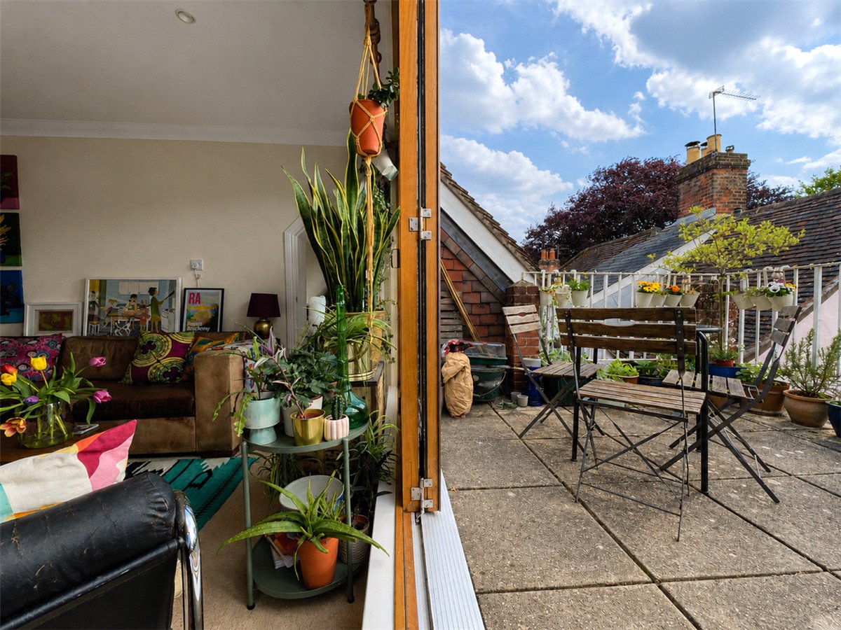3 bedroom Flat, Little Minster Street, Winchester, SO23 - , Image 4